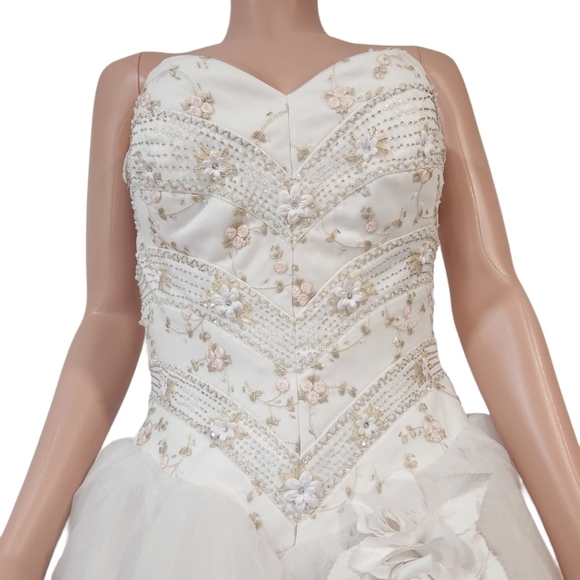 Q by Da Vinci White With Embroidered Spring Floral Quinceañera Dress Size 8 - Picture 2 of 14